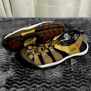 KEEN olive / khaki Men’s hiking sandals / shoes - like new